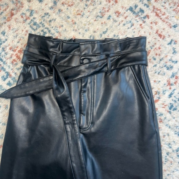 Abercrombie & Fitch High Rise Paperbag Pants Faux Leather - Picture 9 of 9